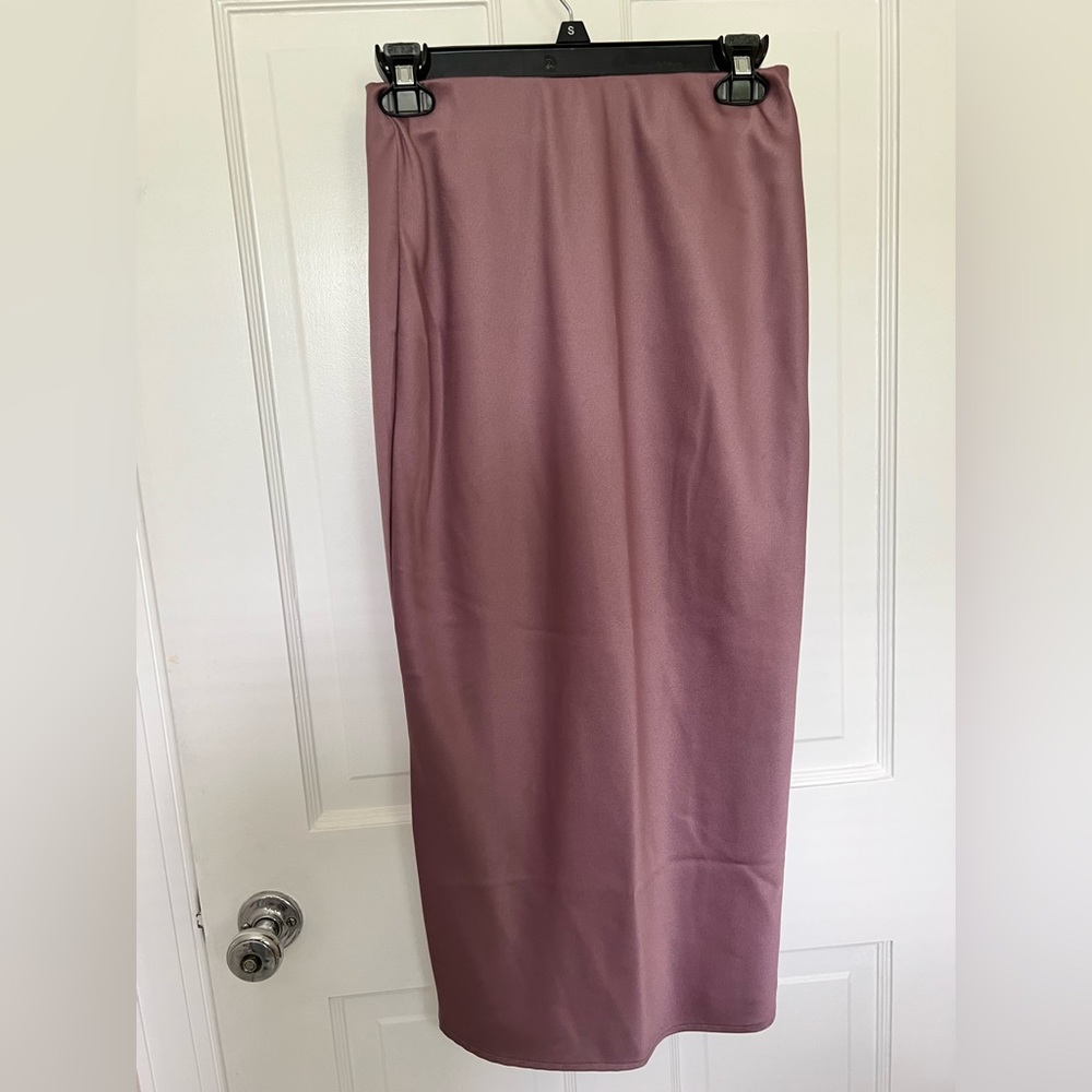 Mauve midi skirt!